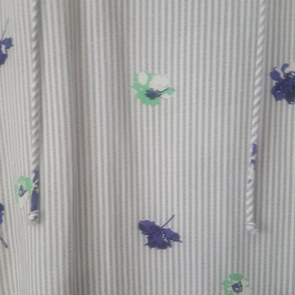 Old Navy Tie Front Summer Blouse - Picture 3 of 7